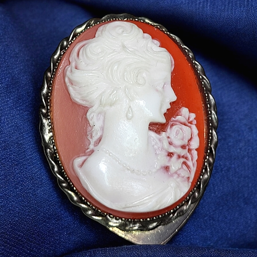 Vintage Resin Cameo Scarf Clip